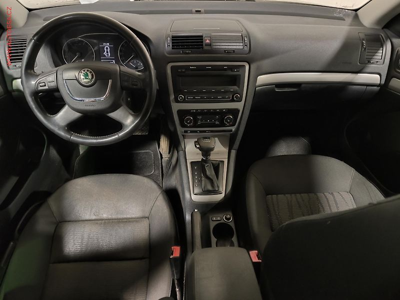Škoda Octavia (2009) 1.4 TSi, Elegance, DSG, xenon - fotka 8 z 17