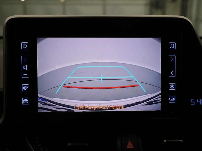 Toyota C-HR 1,8 E-CVT Executive CZ - fotka 26 z 37