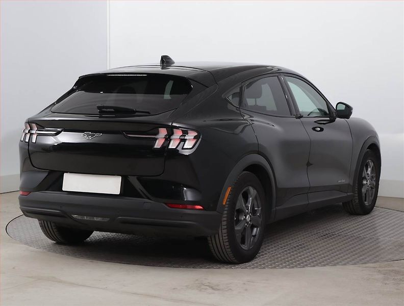 Ford Mustang Mach-E (2022) Standard Range RWD, SoH 94% - fotka 5 z 23