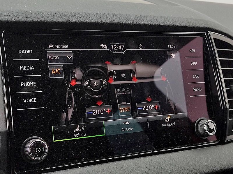 Škoda Karoq (2023) SportLine Plus 1,5 Tsi 110 Kw - fotka 14 z 35