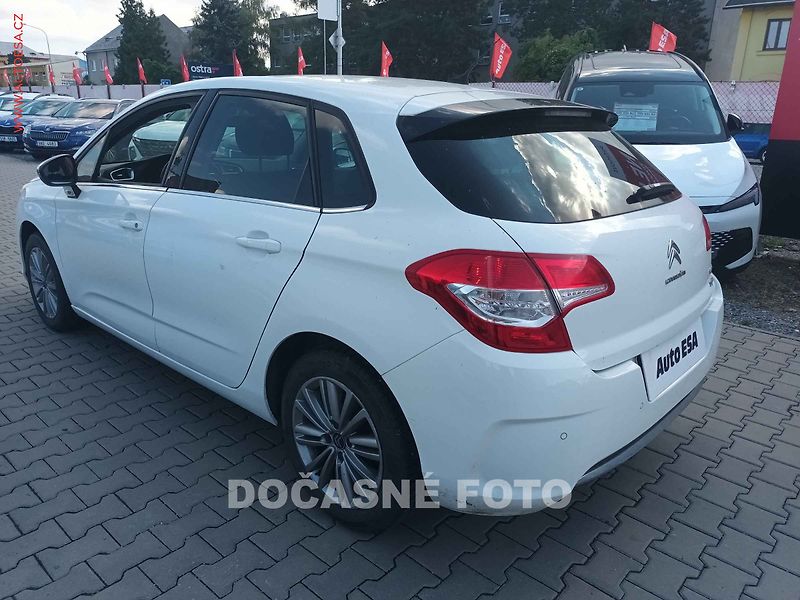Citroën C4 (2013) 1.6HDI, ČR, AC, park.asist - fotka 2 z 3
