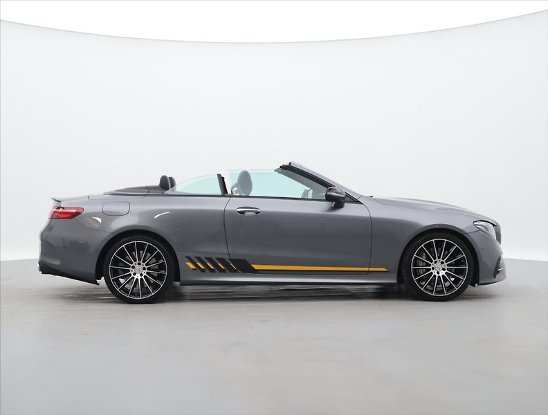 Mercedes-Benz Třídy E 3,0 53 320kW AMG 4Matic+ DPH - fotka 16 z 53