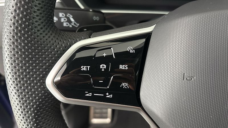 Volkswagen Tiguan 2.0 TDI DSG 4MOTION R-Line - fotka 14 z 32