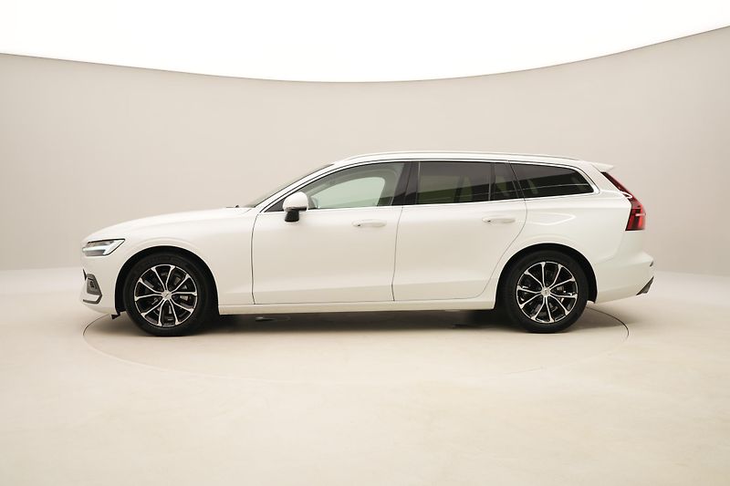 Volvo V60 D4 MOMENTUM AUT - fotka 9 z 47