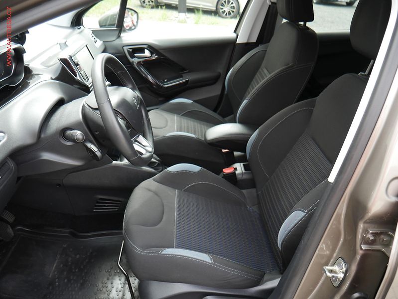 Peugeot 208 (2014) 1.6i, ČR, autoAC, temp - fotka 9 z 15