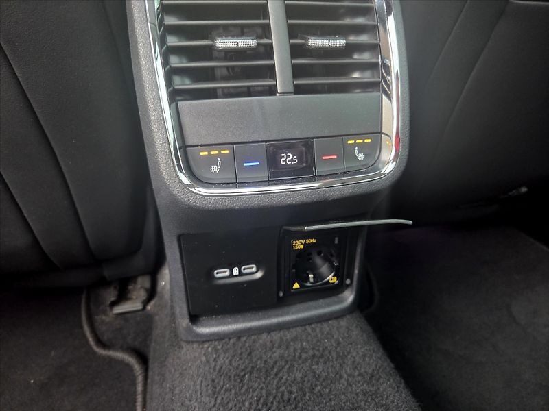 Škoda Octavia 2,0 TDi DSG Style Tažné z. 1.m - fotka 11 z 21