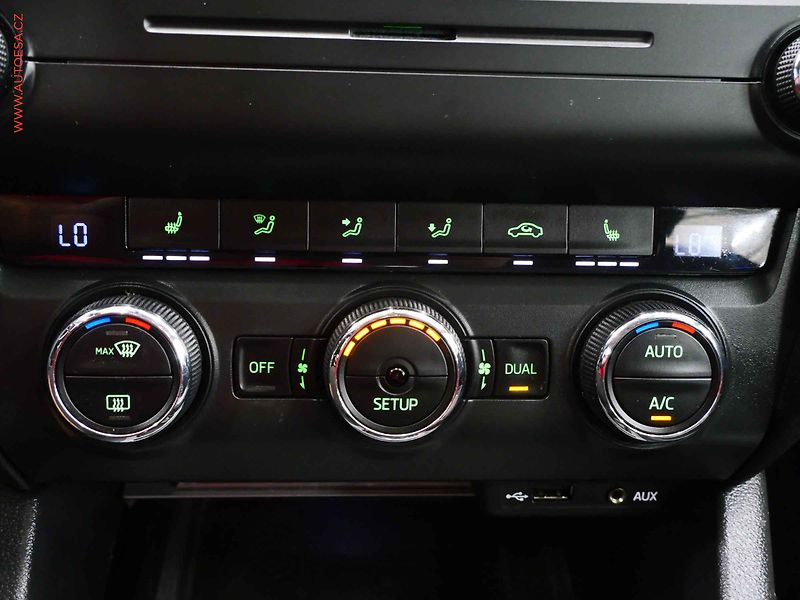 Škoda Octavia (2014) 2.0TDI, ČR, Elegance, bixen - fotka 16 z 20