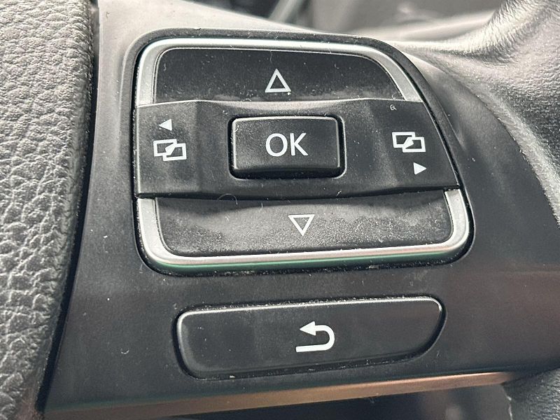 Volkswagen Golf (2012) 1.6 TDI Trend - fotka 17 z 30
