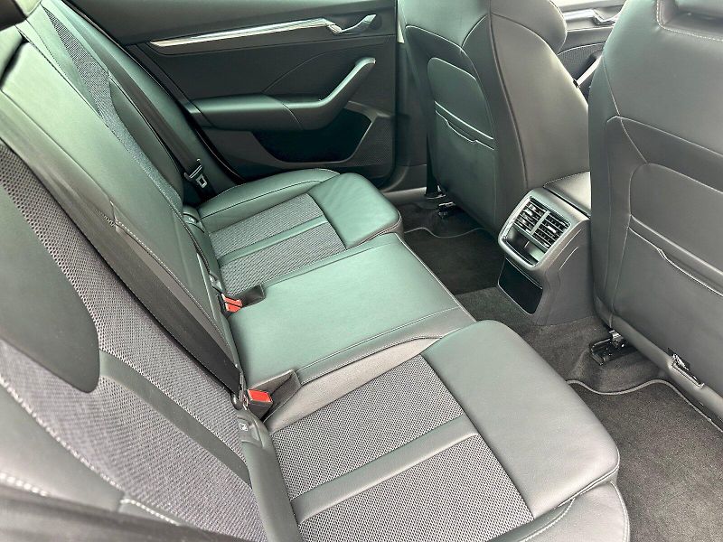 Škoda Octavia (2023) 2.0 TDI 110kW DSG Style Combi - fotka 19 z 21