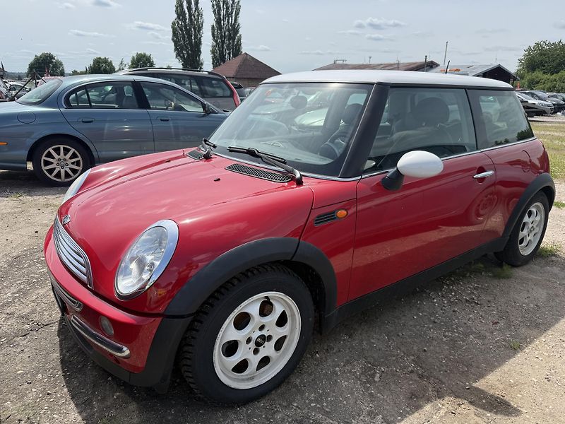 Mini Cooper (2003) 1.6 85kw - fotka 2 z 14