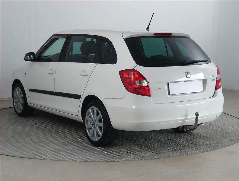 Škoda Fabia (2012) 1.6 TDI, Tažné, rezervace - fotka 4 z 15