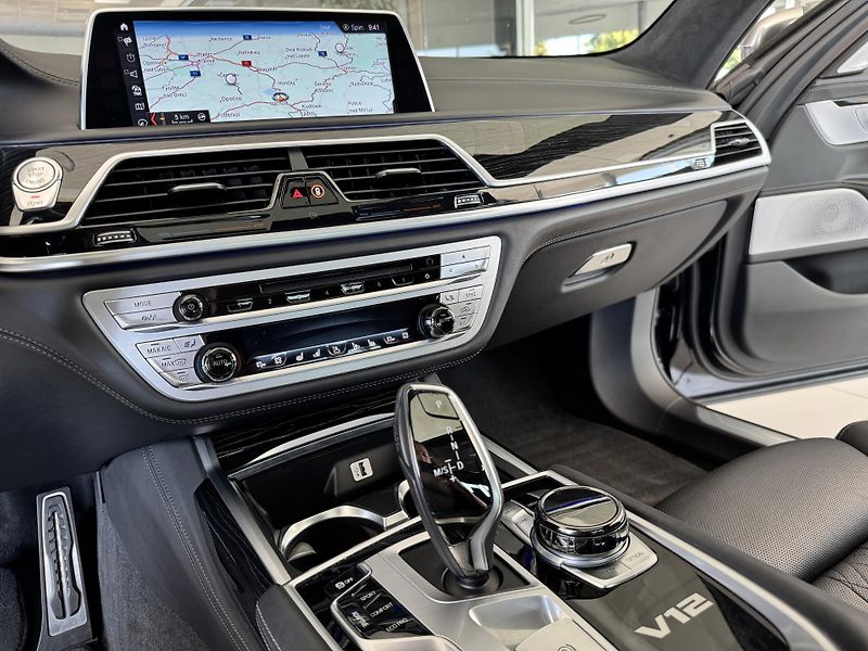 BMW Řada 7 M760 Li xDrive*Nový Motor*DPH - fotka 19 z 48