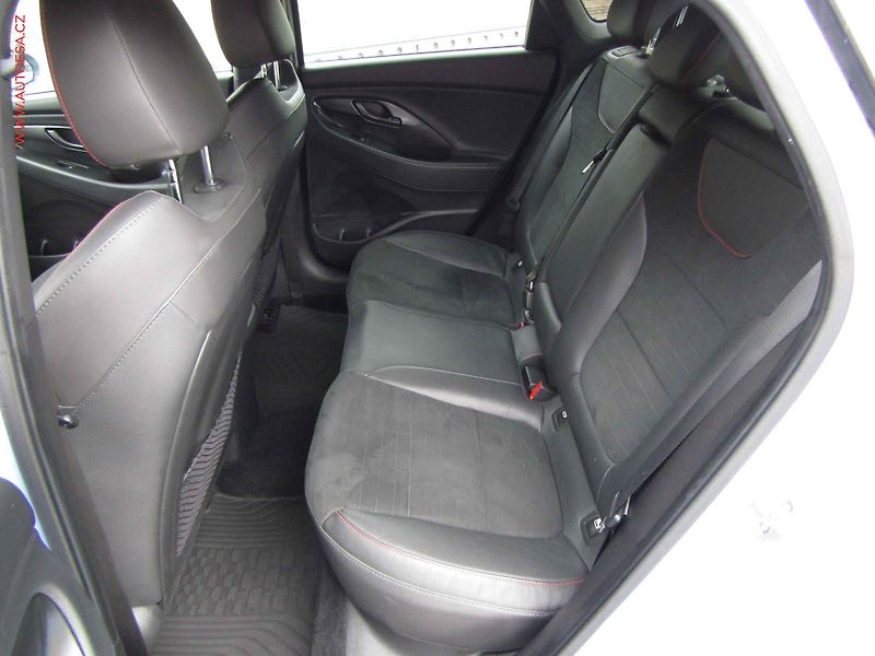 Hyundai i30 (2018) 2.0 T-GDi, ČR, N-Line - fotka 10 z 22