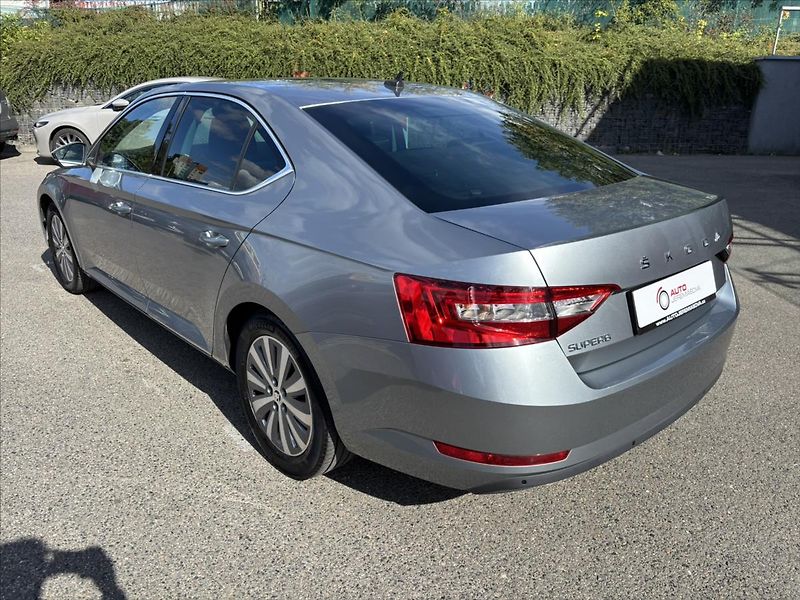 Škoda Superb 2,0 TDi AT Style SERVIS - fotka 3 z 43