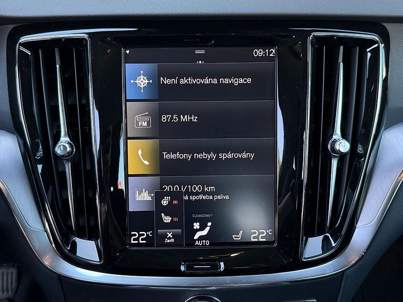 Volvo V60 MOMENTUM B4, FULL LED - fotka 19 z 22