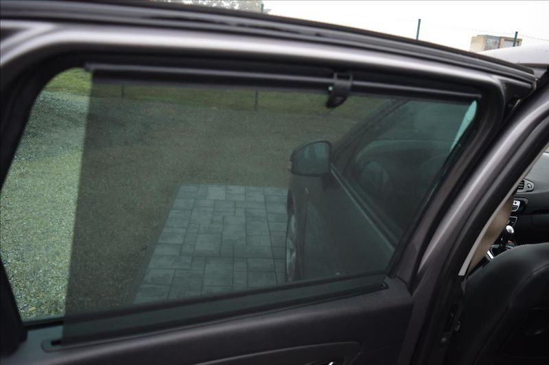 Renault Scénic 1,9 DCI 96KW TAŽNÉ NAVI KAMERA - fotka 32 z 57