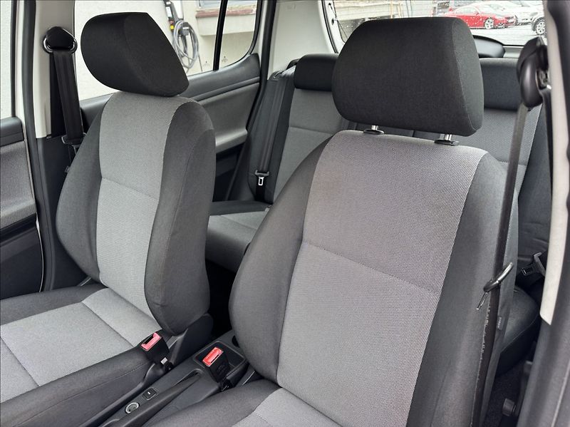 Škoda Fabia 1,4 i 16V tažné DPH 1.maj. ČR - fotka 22 z 45
