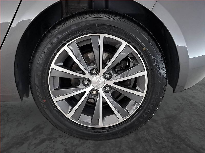 Peugeot 308 (2017) 1.6 BlueHDi, Navi, Tempomat - fotka 15 z 20