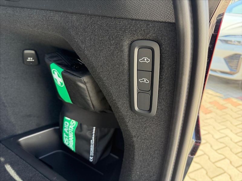 Volvo XC90 (2026) 2,0 XC90B5 Plus Bright 5001 - fotka 13 z 15