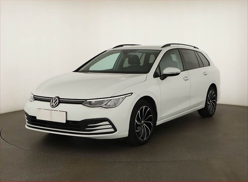 Volkswagen Golf (2022) Life 1.5 TSI - fotka 2 z 15