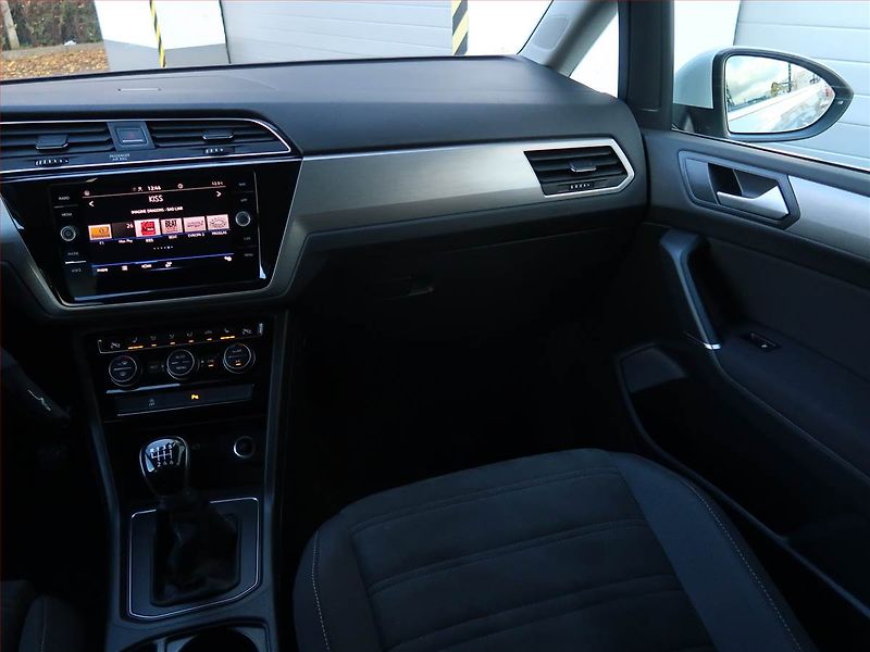 Volkswagen Touran (2021) 1.5 TSI - fotka 8 z 18