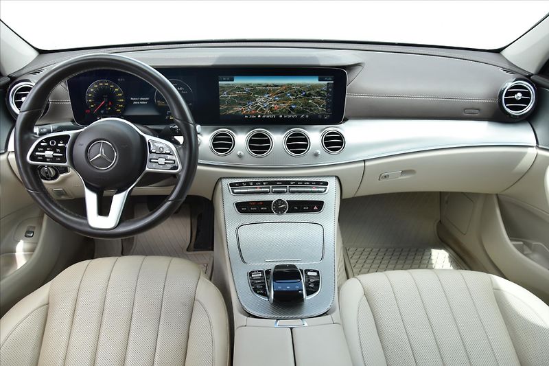 Mercedes-Benz Třídy E 220D 4MATIC AMG NAVI ČR - fotka 14 z 34