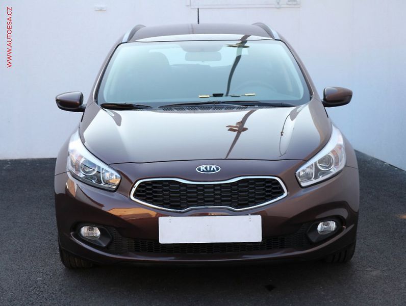 Kia Ceed (2014) 1.6 GDi, ČR, STK7/28 - fotka 2 z 3