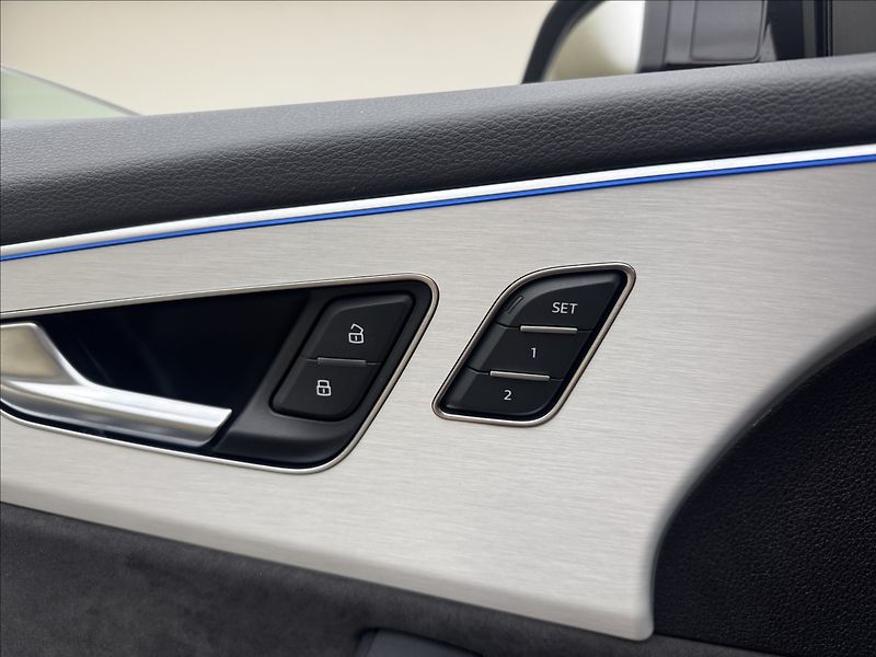 Audi Q8 3,0 S-LINE ZÁRUKA HUD B&O TZ - fotka 38 z 52