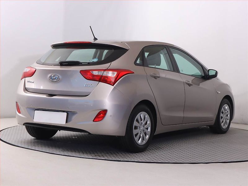 Hyundai i30 (2016) 1.6 CRDi, Automat, Serv.kniha - fotka 5 z 17