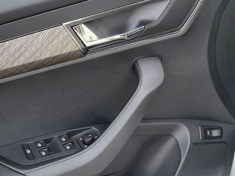 Škoda Karoq Dynamic 1,5TSI 110kW - fotka 12 z 32