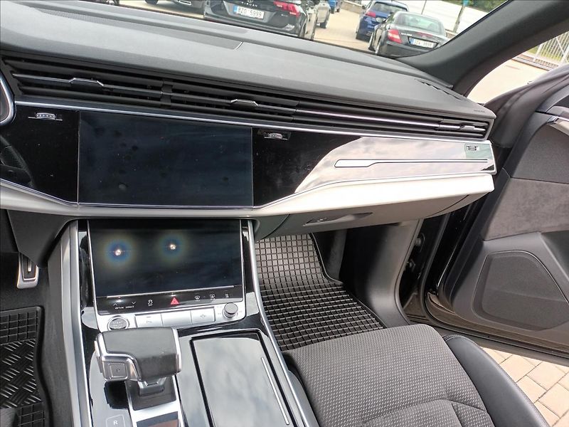 Audi Q8 3,0 TDI,210KW,S-line,1MAJ,LED, - fotka 13 z 37