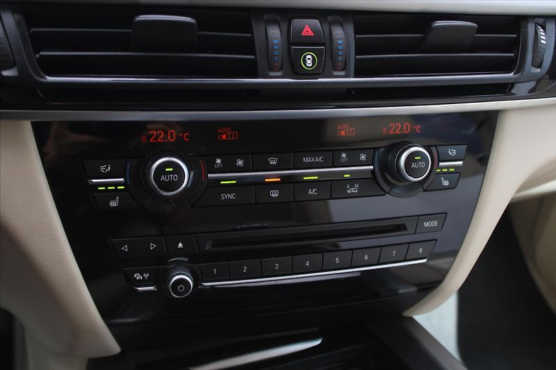 BMW X5 xDrive 30d Bang&Olufsen - fotka 24 z 30