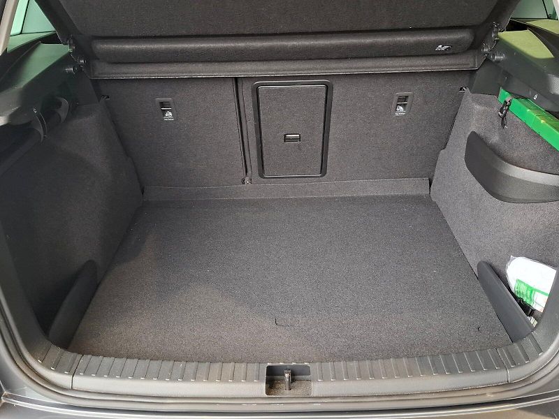 Škoda Karoq (2024) SELECTION TD 85/2.0 M6F - fotka 39 z 47