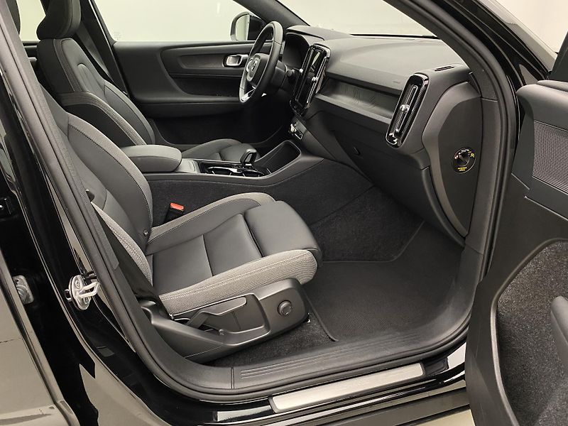 Volvo C40 PURE ELECTRIC RECHARGE PLUS - fotka 24 z 57