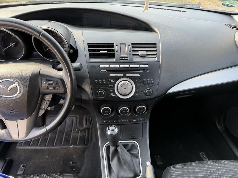 Mazda 3 2.2 D - fotka 16 z 19