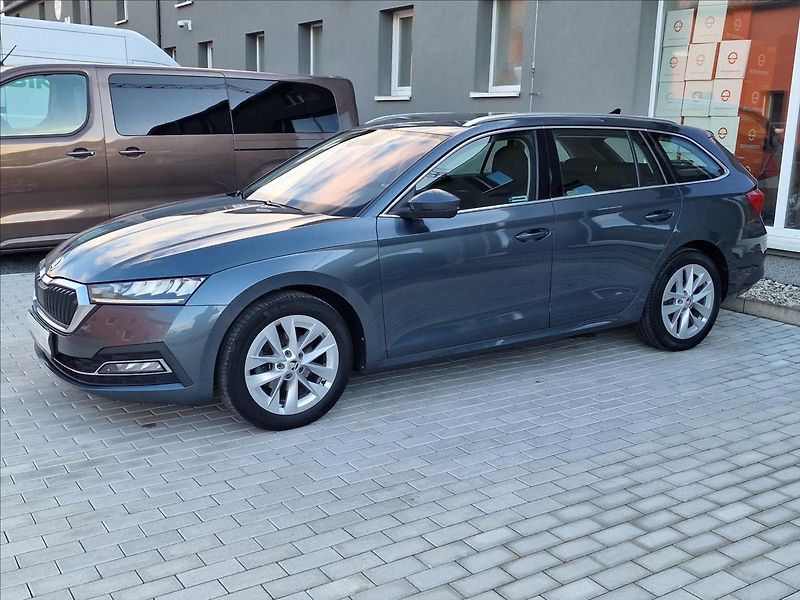Škoda Octavia 2.0 TDI DSG Style Combi,1.Maj - fotka 6 z 50