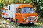 Východoněmecký Barkas patřil také k vděčným základům na přestavbu, protože měl velmi dobou užitečnou hmotnost. Dvoutaktní motor byl slabý, jako nevylouhovaný čaj, ale to tenkrát nikomu nevadilo.