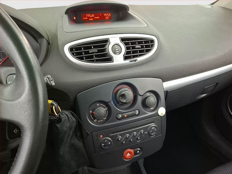 Renault Clio (2006) 1.5 dCi, po STK, jezdí dobře - fotka 12 z 14