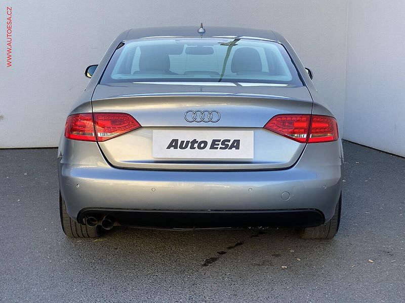 Audi A4 (2010) 2.0 TDi Quattro, Bixen, navi - fotka 5 z 20
