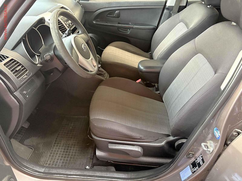 Kia Venga (2011) 1.4i, ČR, AC, park.asist - fotka 9 z 13