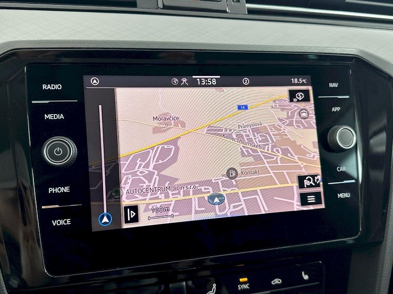 Volkswagen Passat (2023) Business 2.0 TSI 140kW DSG - fotka 11 z 29