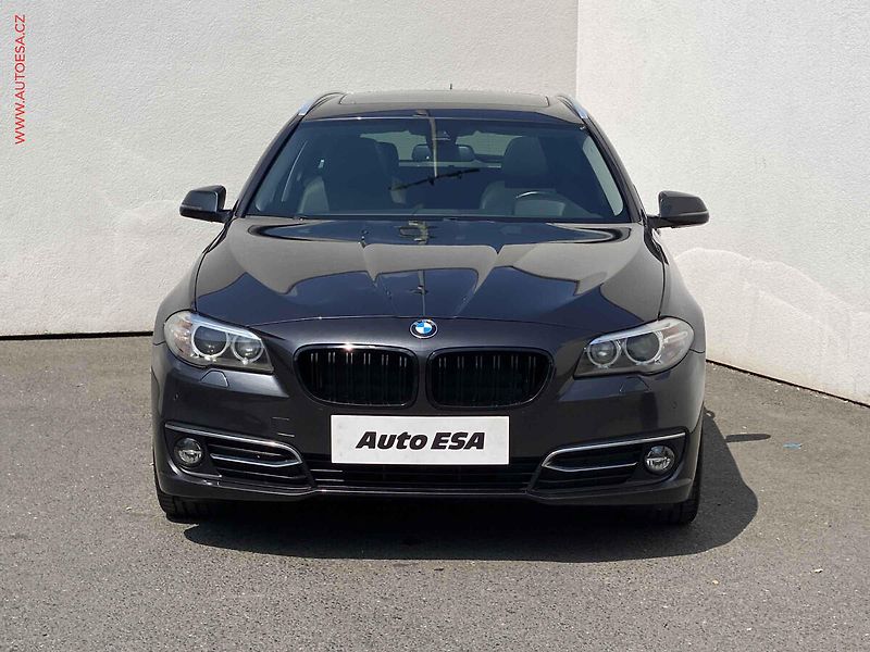 BMW Řada 5 (2015) 3.0 D 530D, LuxuryLine, AT - fotka 2 z 20