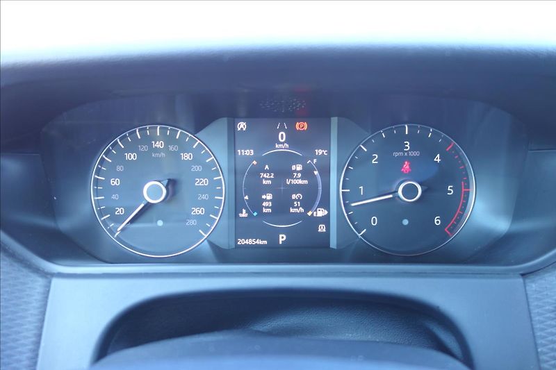 Land Rover Range Rover Velar 3,0 d,SERVIS.KN.,RDYNAMIC,AWD. - fotka 43 z 49