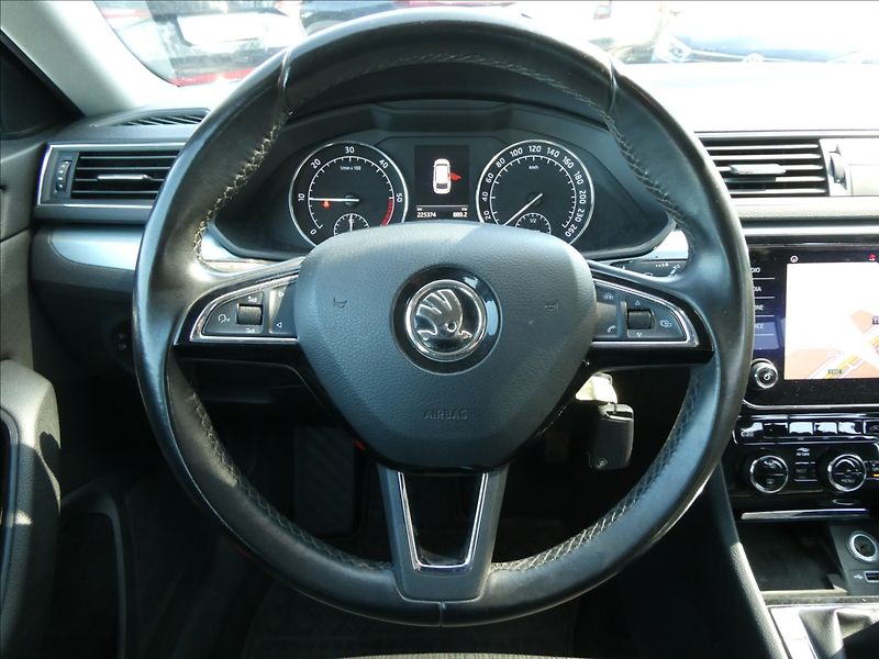 Škoda Superb 1,6 TDi DPH 2x kola,po servise - fotka 25 z 34