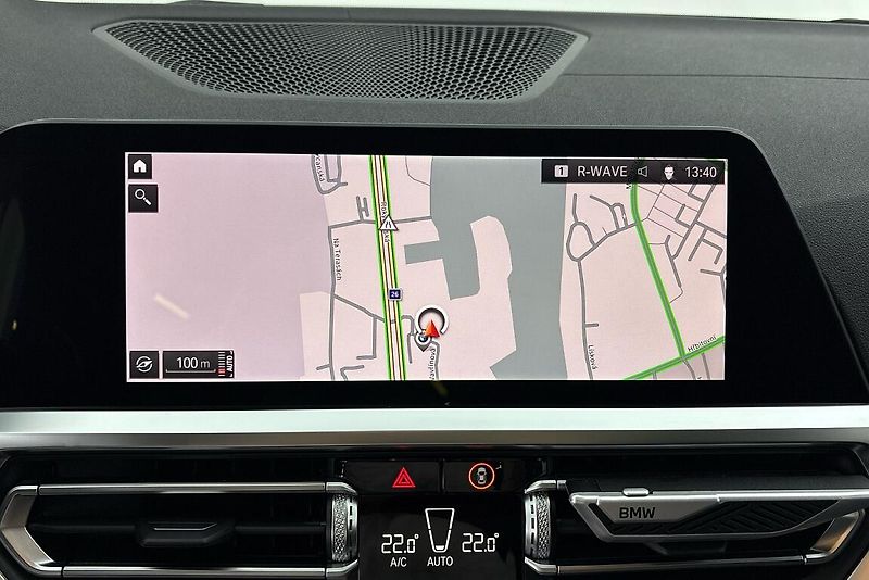 BMW Řada 3 330i xDrive - fotka 19 z 27