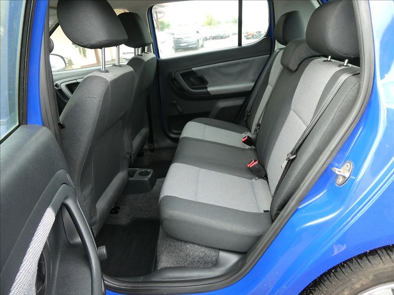 Škoda Fabia 1,2 HTP 1.MAJITEL, klimatizace - fotka 15 z 27