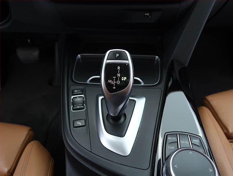 BMW Řada 4 (2018) 440i xDrive - fotka 13 z 26