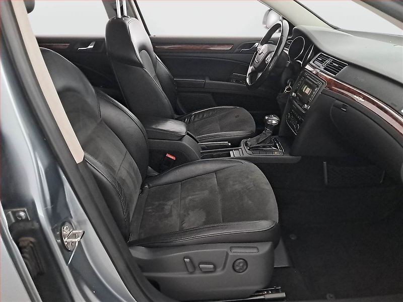 Škoda Superb (2011) 2.0 TDI, Automat, Tempomat - fotka 9 z 18