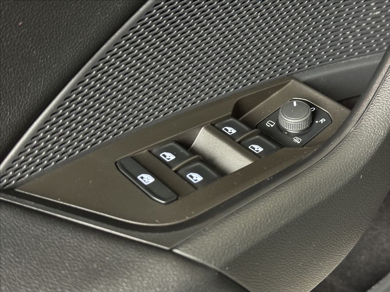 Škoda Octavia 2,0 TDi  DSG Tour Virtual LED - fotka 20 z 45