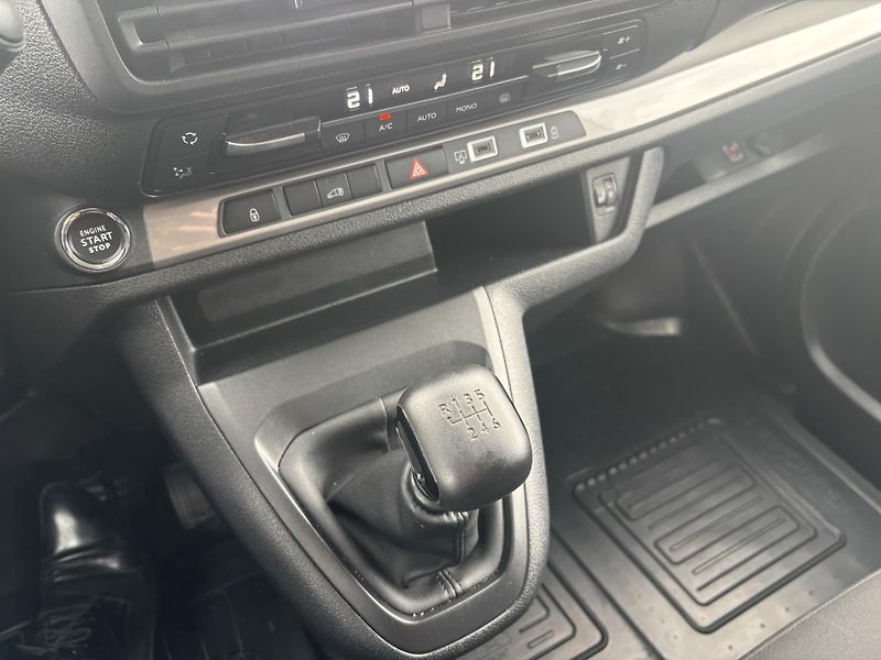Toyota ProAce 2,0 D-4D Active Multimedia - fotka 19 z 22